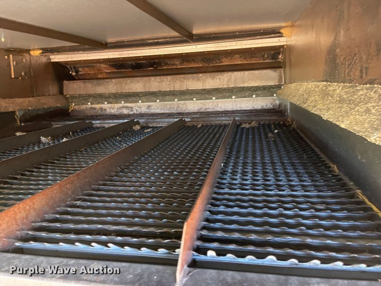 image for item DN0016 1985 Gleaner N7  combine