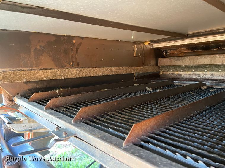 image for item DN0016 1985 Gleaner N7  combine