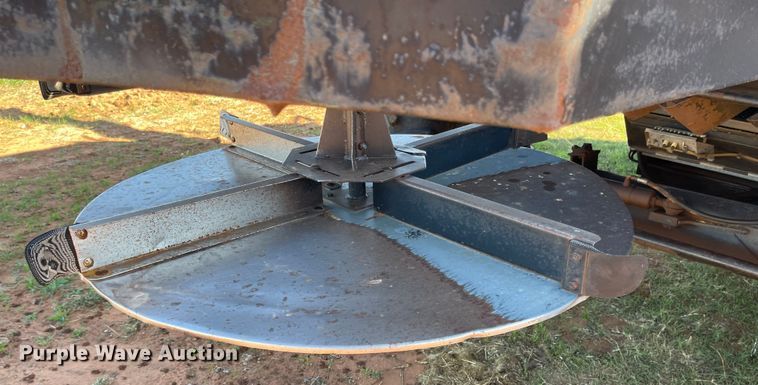 image for item DN0016 1985 Gleaner N7  combine