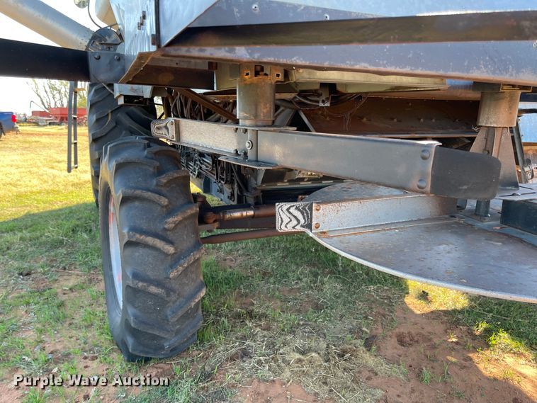 image for item DN0016 1985 Gleaner N7  combine