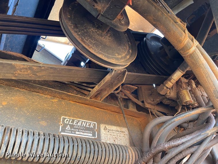 image for item DN0016 1985 Gleaner N7  combine