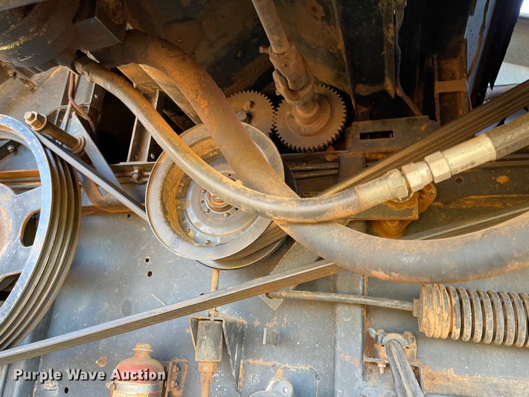 image for item DN0016 1985 Gleaner N7  combine