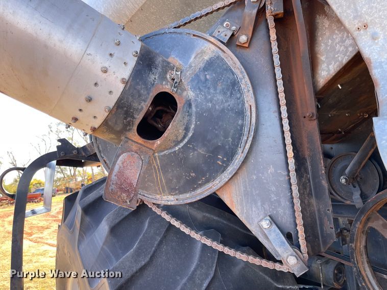 image for item DN0016 1985 Gleaner N7  combine