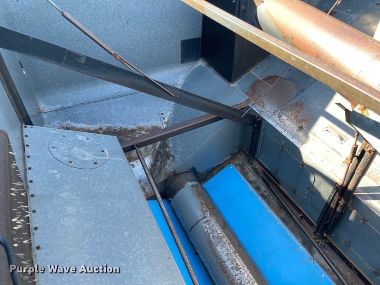 image for item DN0016 1985 Gleaner N7  combine