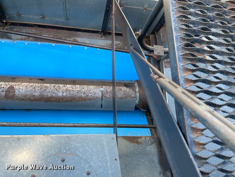 image for item DN0016 1985 Gleaner N7  combine