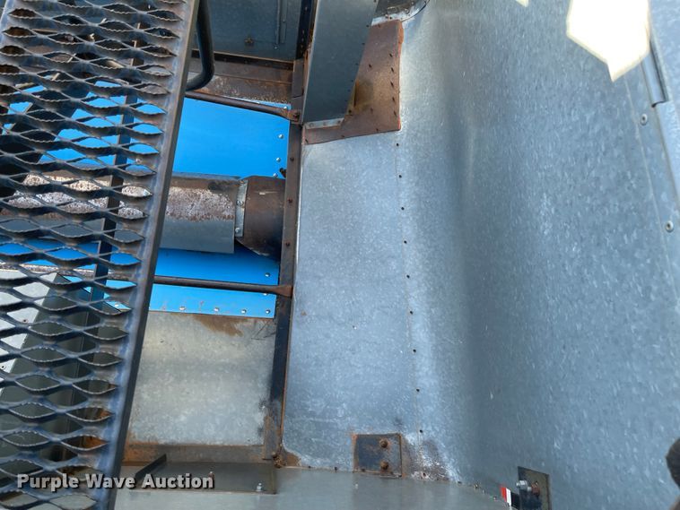 image for item DN0016 1985 Gleaner N7  combine