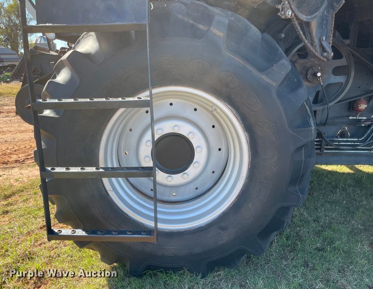 image for item DN0016 1985 Gleaner N7  combine