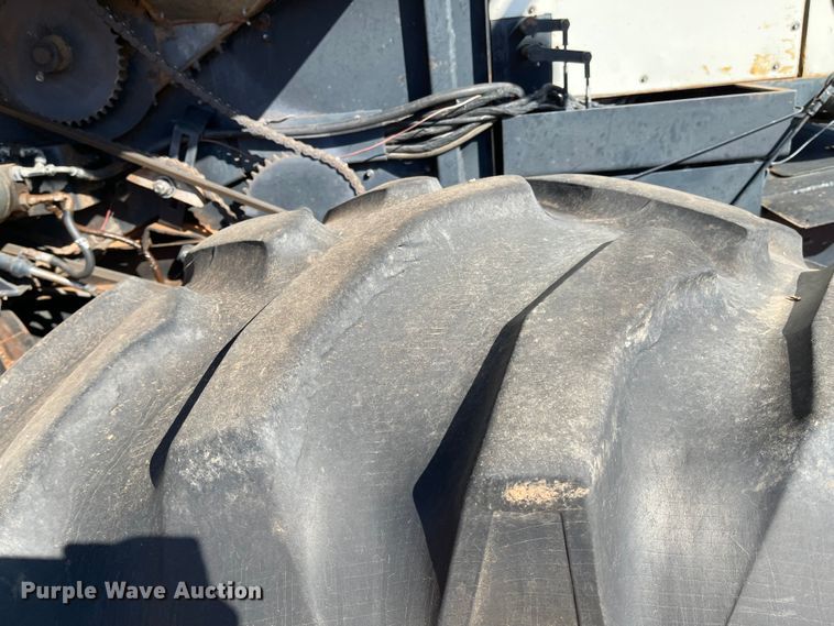 image for item DN0016 1985 Gleaner N7  combine