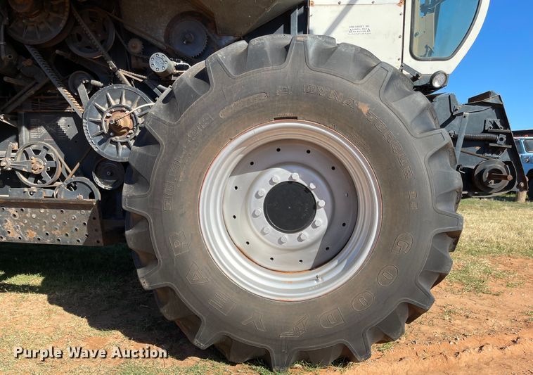 image for item DN0016 1985 Gleaner N7  combine