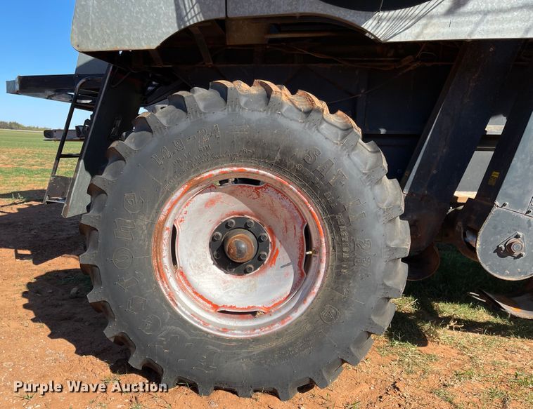 image for item DN0016 1985 Gleaner N7  combine
