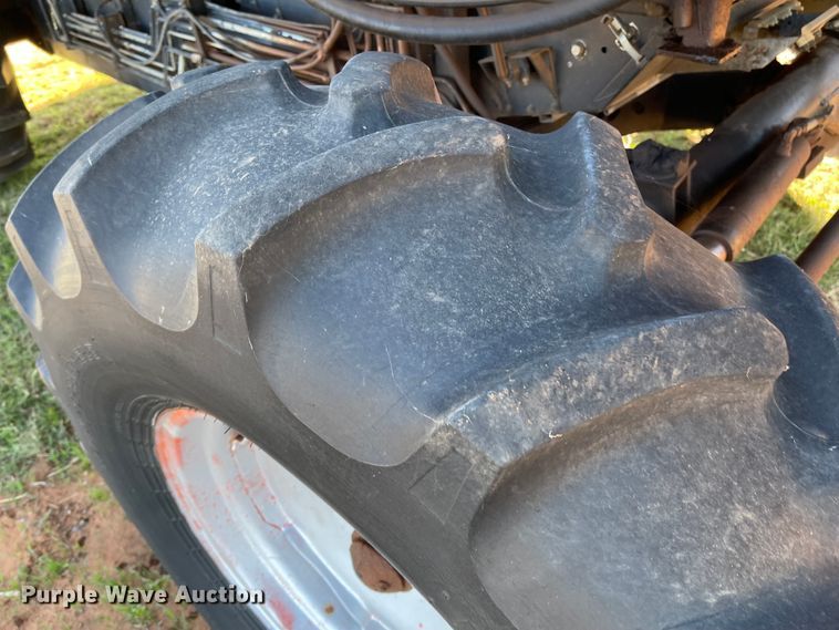 image for item DN0016 1985 Gleaner N7  combine