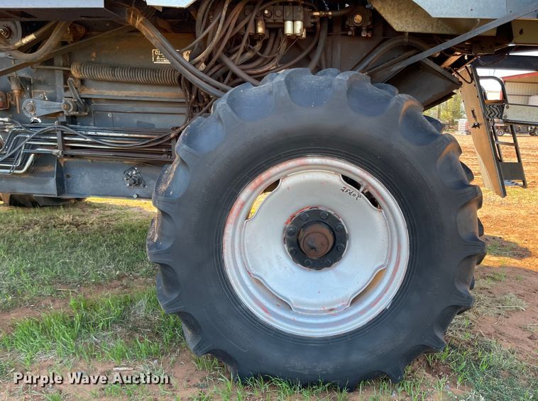 image for item DN0016 1985 Gleaner N7  combine