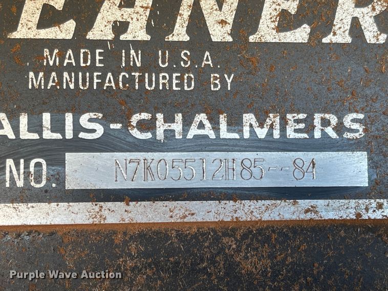 image for item DN0016 1985 Gleaner N7  combine