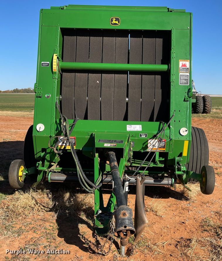 image for item DN0018 2010 John Deere 568  round baler