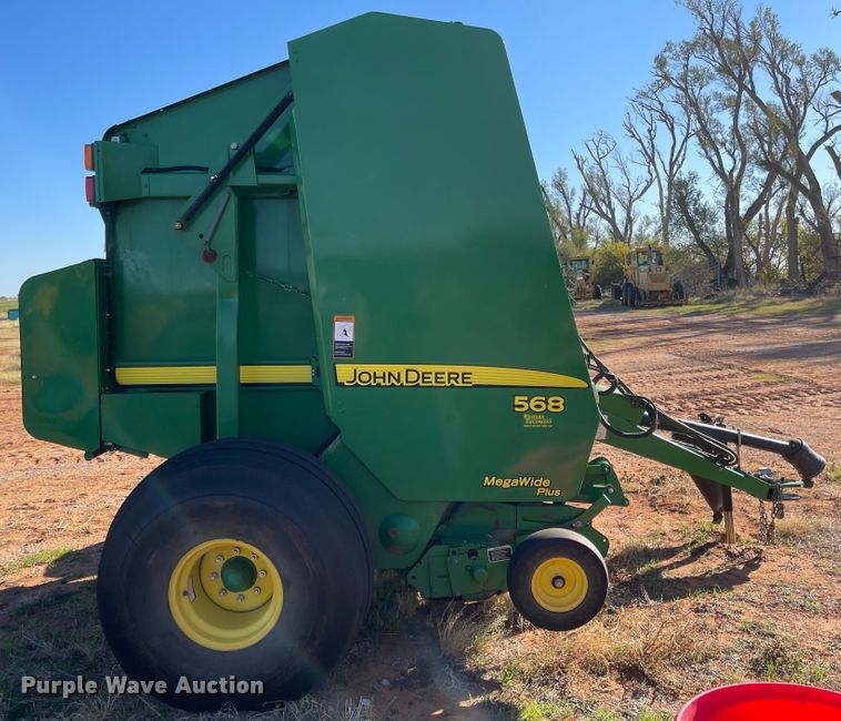 image for item DN0018 2010 John Deere 568  round baler