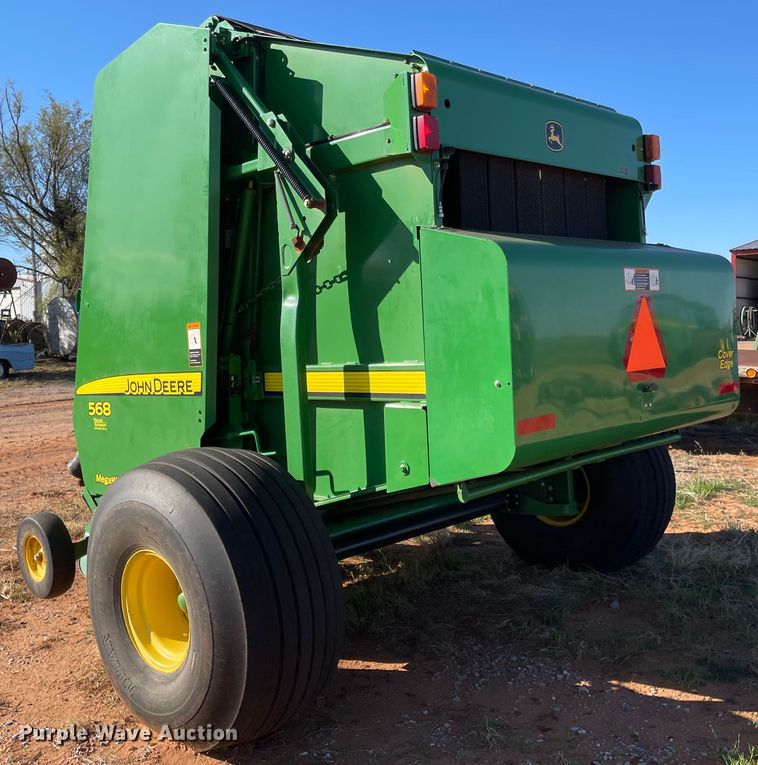 image for item DN0018 2010 John Deere 568  round baler