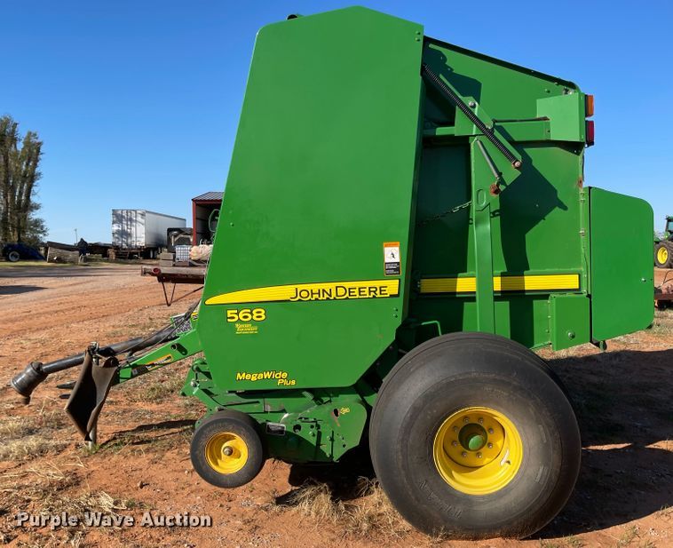 image for item DN0018 2010 John Deere 568  round baler