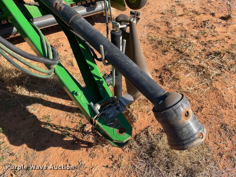 image for item DN0018 2010 John Deere 568  round baler