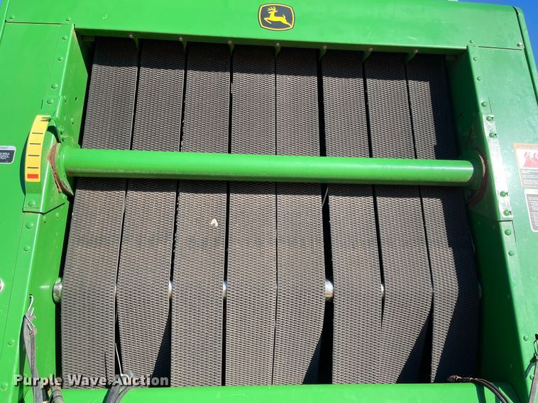 image for item DN0018 2010 John Deere 568  round baler