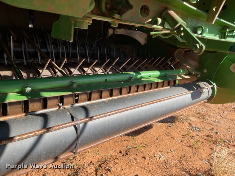 image for item DN0018 2010 John Deere 568  round baler