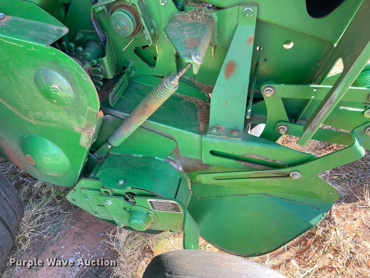 image for item DN0018 2010 John Deere 568  round baler