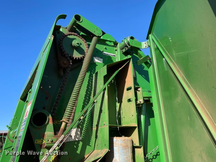 image for item DN0018 2010 John Deere 568  round baler