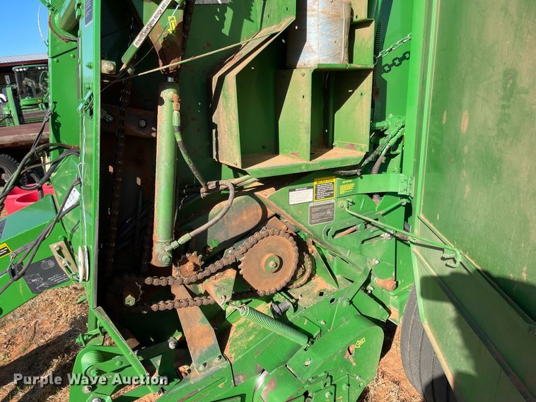 image for item DN0018 2010 John Deere 568  round baler
