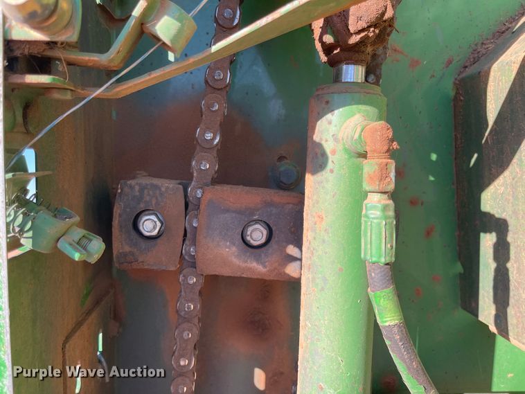 image for item DN0018 2010 John Deere 568  round baler