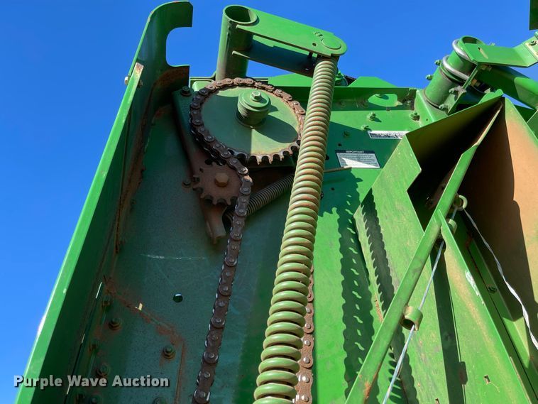 image for item DN0018 2010 John Deere 568  round baler