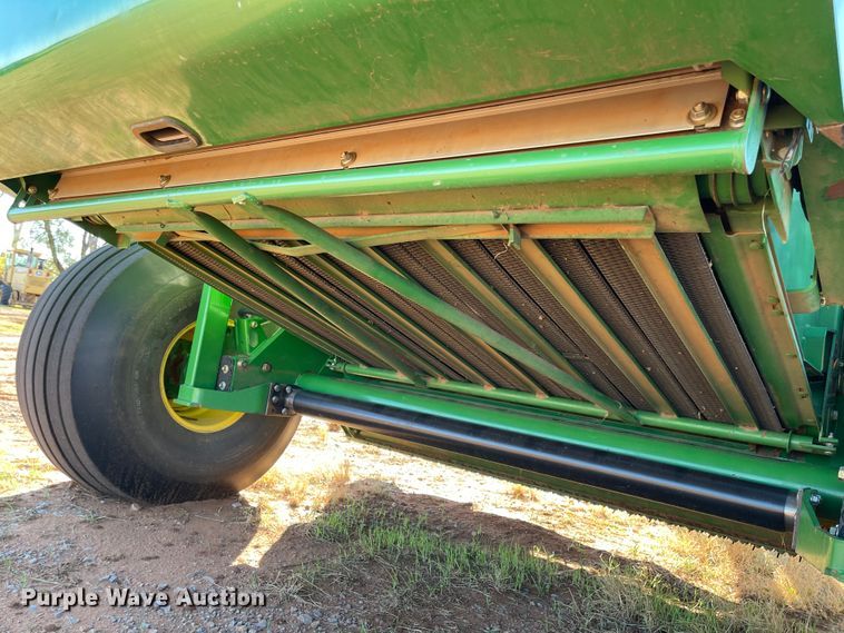 image for item DN0018 2010 John Deere 568  round baler