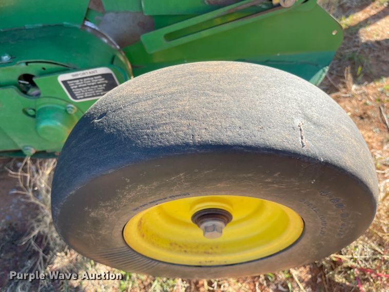 image for item DN0018 2010 John Deere 568  round baler