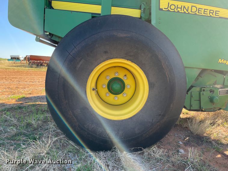 image for item DN0018 2010 John Deere 568  round baler