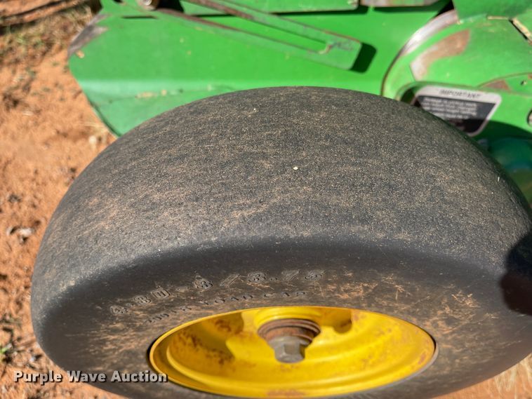 image for item DN0018 2010 John Deere 568  round baler