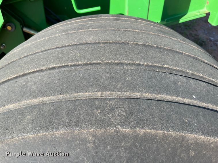 image for item DN0018 2010 John Deere 568  round baler