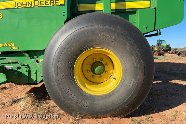 image for item DN0018 2010 John Deere 568  round baler