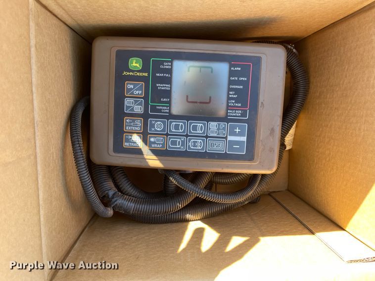 image for item DN0018 2010 John Deere 568  round baler