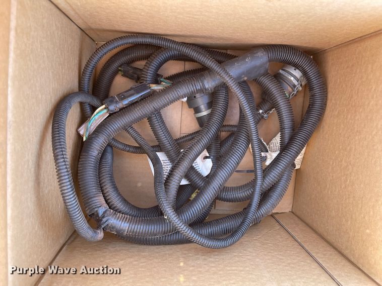 image for item DN0018 2010 John Deere 568  round baler