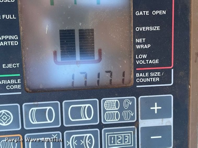 image for item DN0018 2010 John Deere 568  round baler