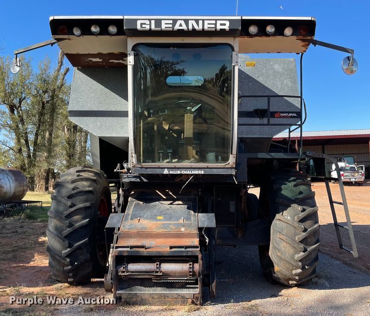 image for item DN0019 1982 Gleaner N6 combine
