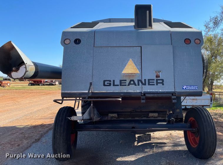 image for item DN0019 1982 Gleaner N6 combine