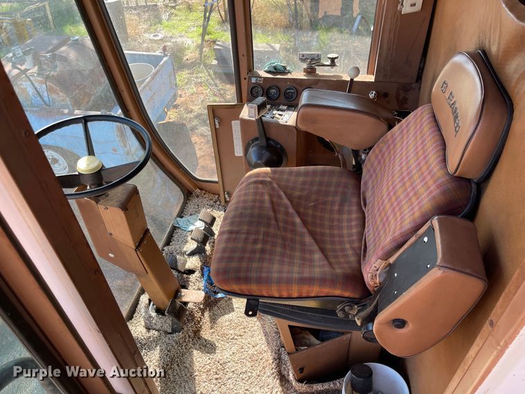 image for item DN0019 1982 Gleaner N6 combine