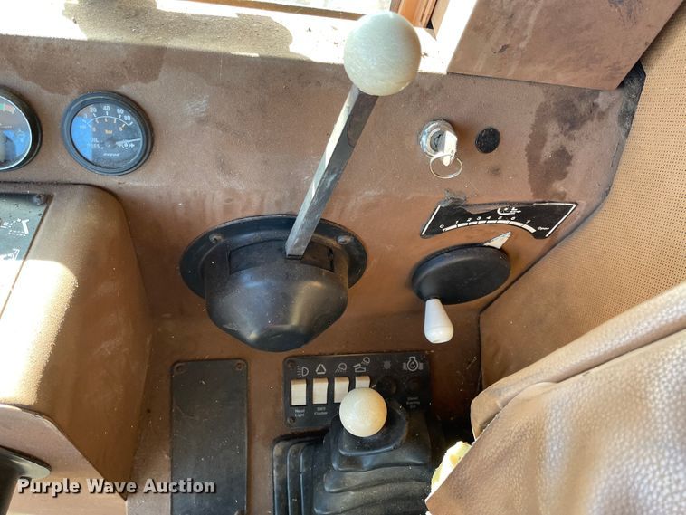 image for item DN0019 1982 Gleaner N6 combine