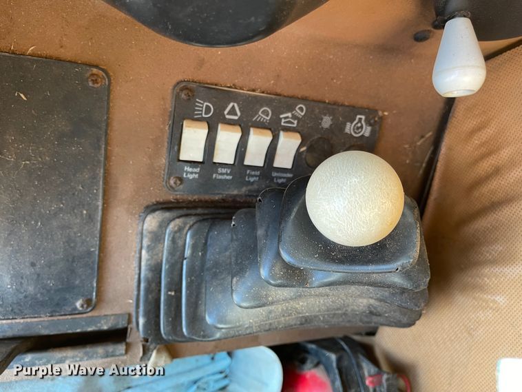 image for item DN0019 1982 Gleaner N6 combine