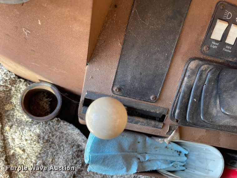 image for item DN0019 1982 Gleaner N6 combine