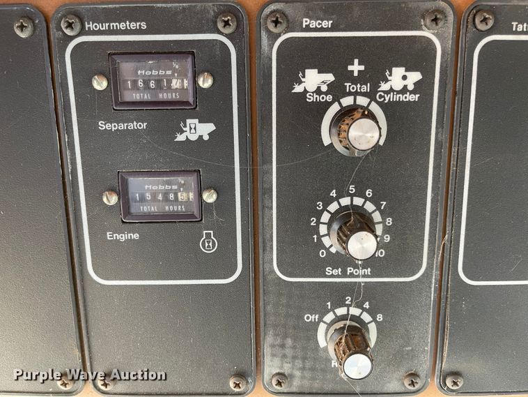 image for item DN0019 1982 Gleaner N6 combine