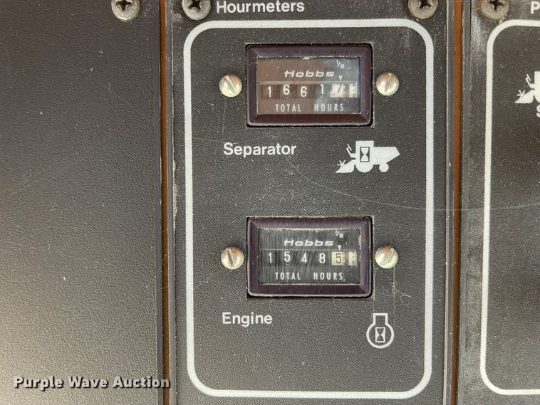 image for item DN0019 1982 Gleaner N6 combine