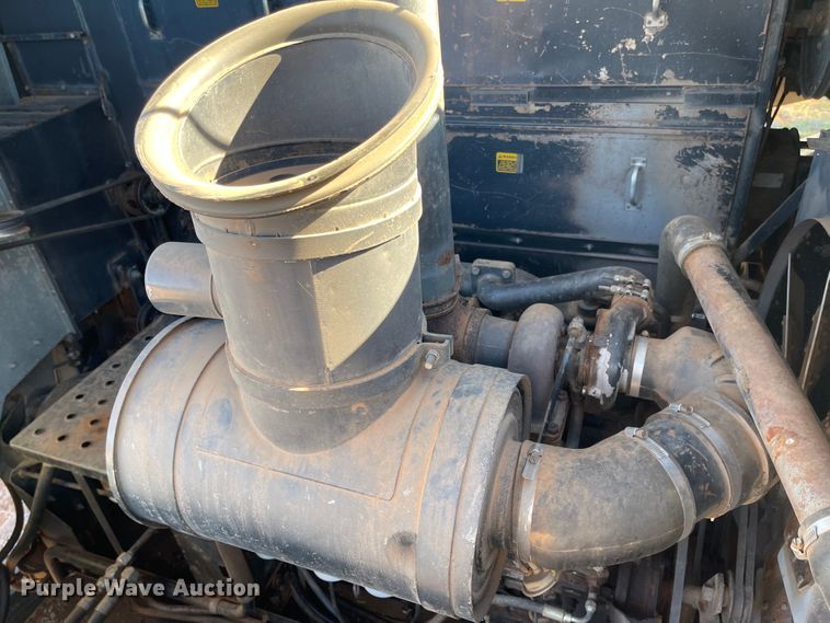 image for item DN0019 1982 Gleaner N6 combine