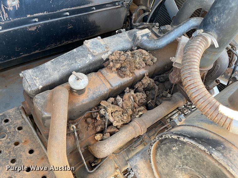 image for item DN0019 1982 Gleaner N6 combine