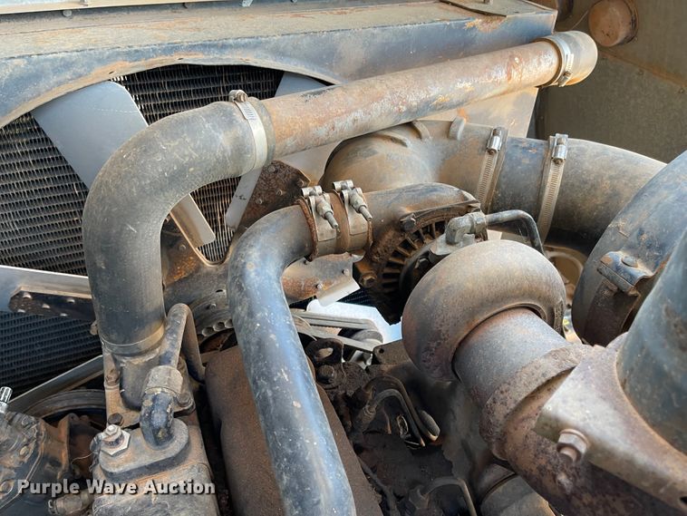 image for item DN0019 1982 Gleaner N6 combine