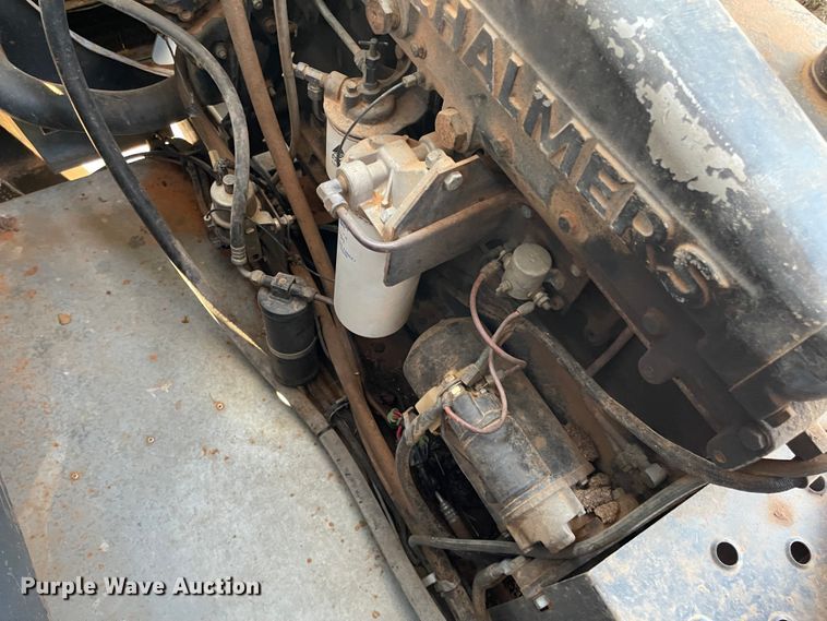 image for item DN0019 1982 Gleaner N6 combine